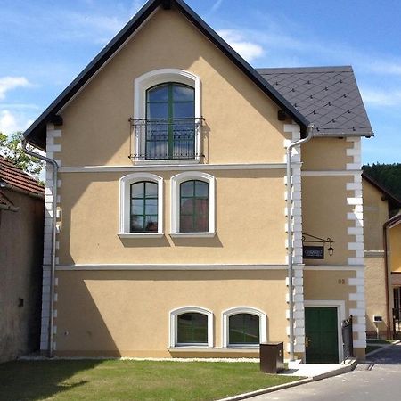 Old House Bed & Breakfast Храдец над Моравици Екстериор снимка