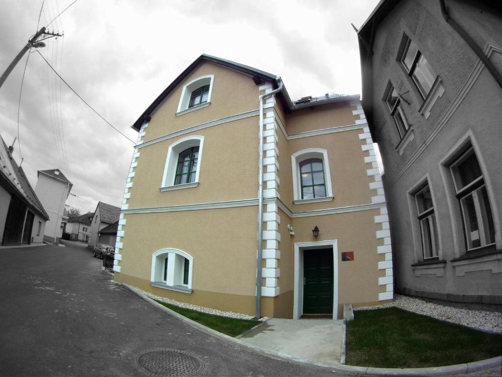 Old House Bed & Breakfast Храдец над Моравици Екстериор снимка